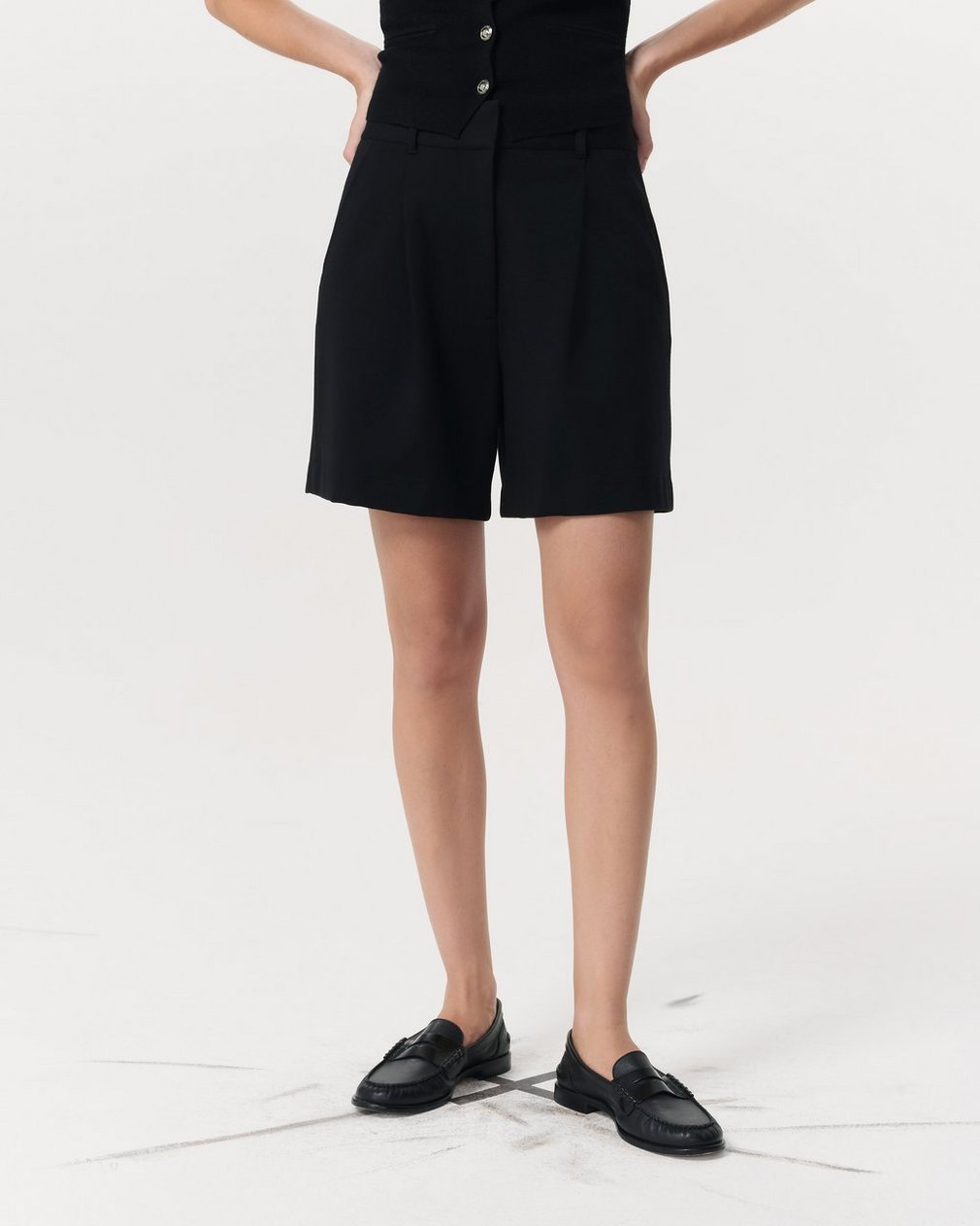 Irina Wide-Leg Shorts Black - Image 3