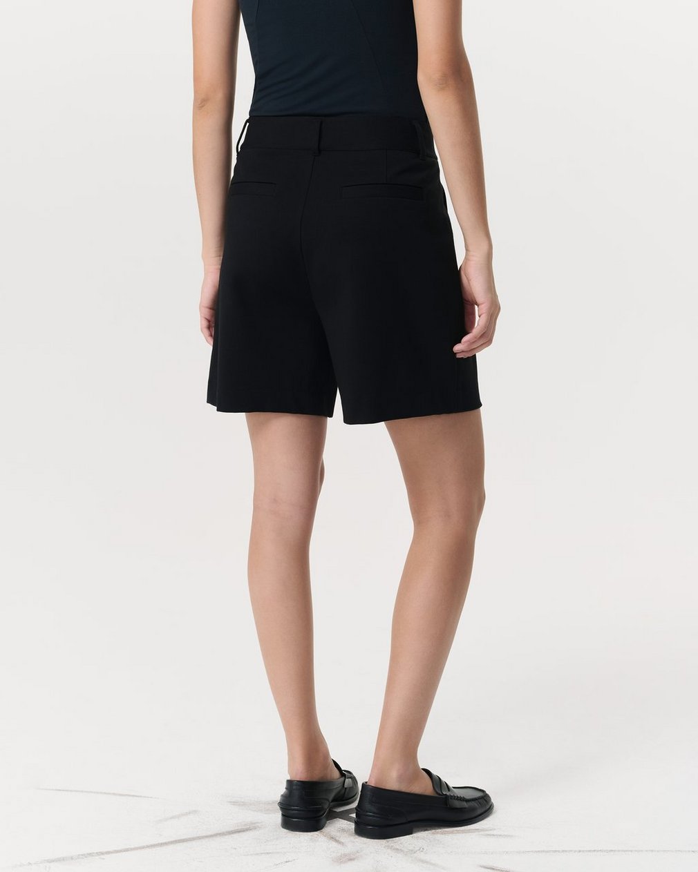 Irina Wide-Leg Shorts Black - Image 5
