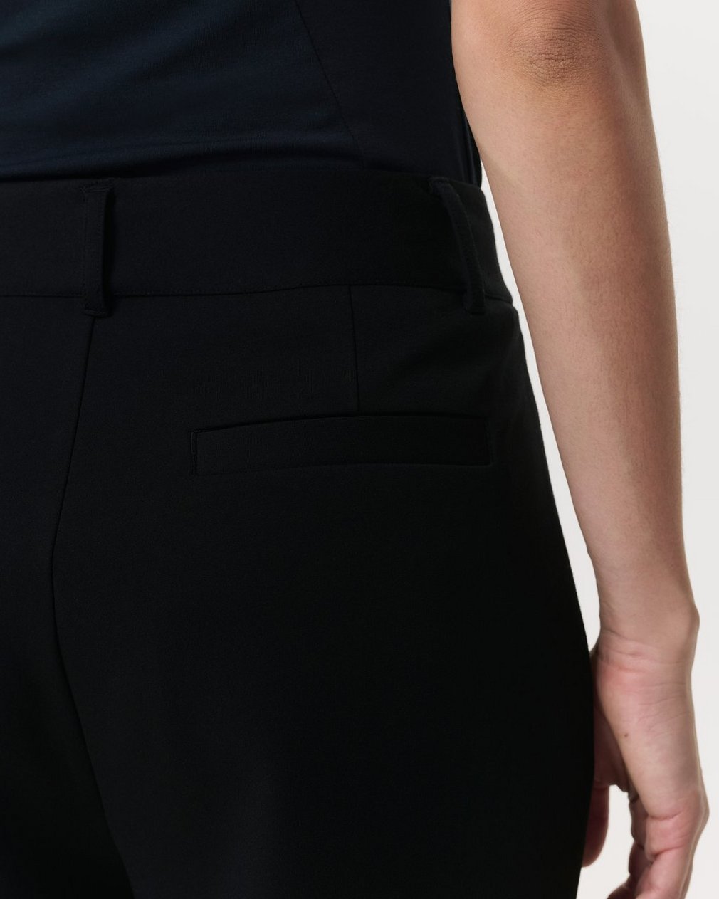 Irina Wide-Leg Shorts Black - Image 6